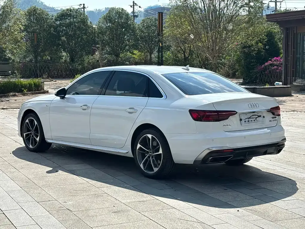 Audi A4L 2022 из CN, фото 7