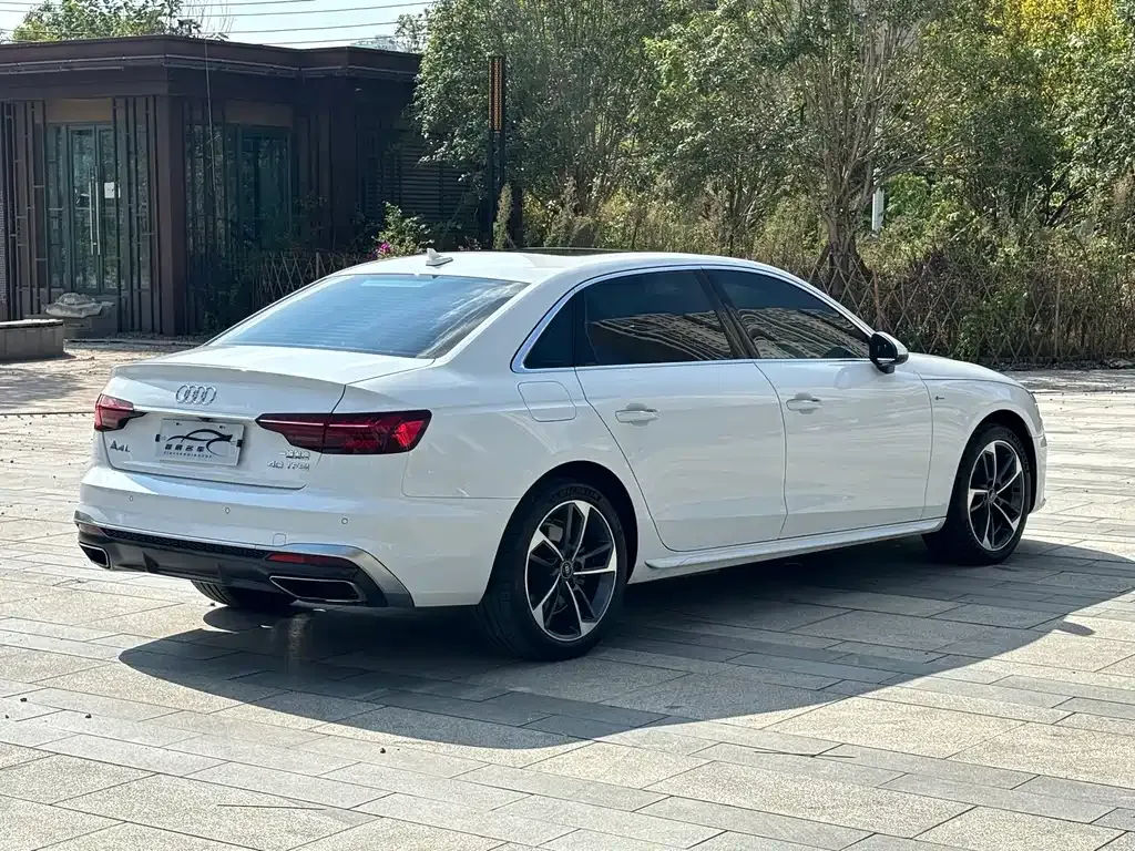 Audi A4L 2022 из CN, фото 8