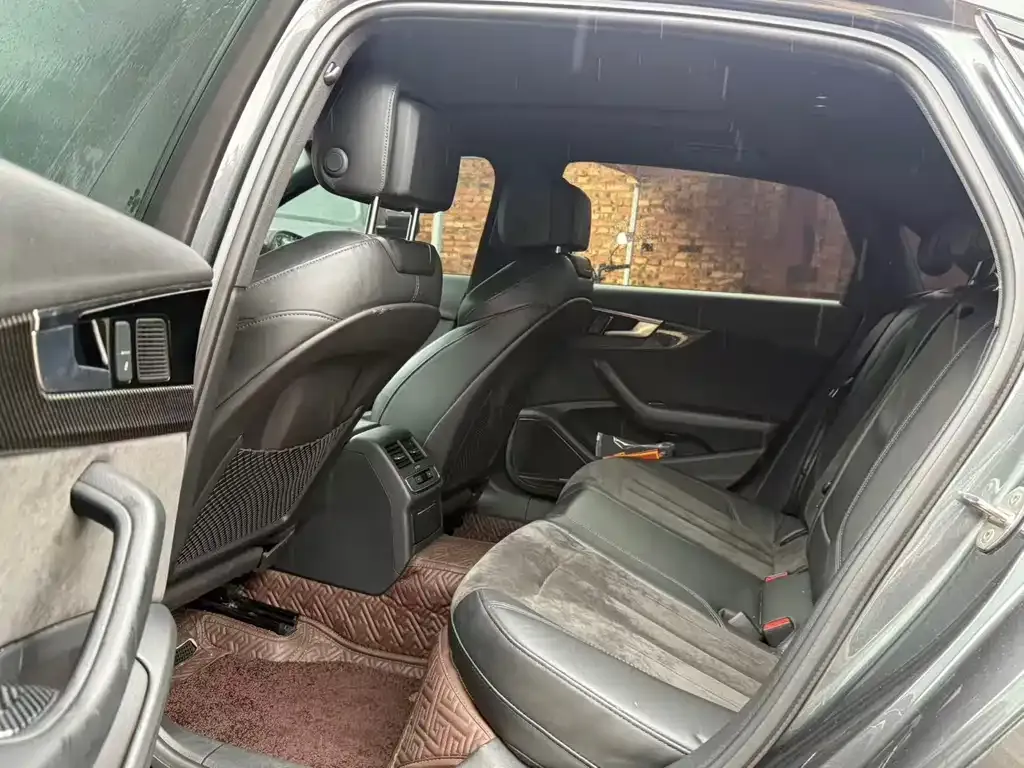 Audi A4L 2022 из CN, фото 5