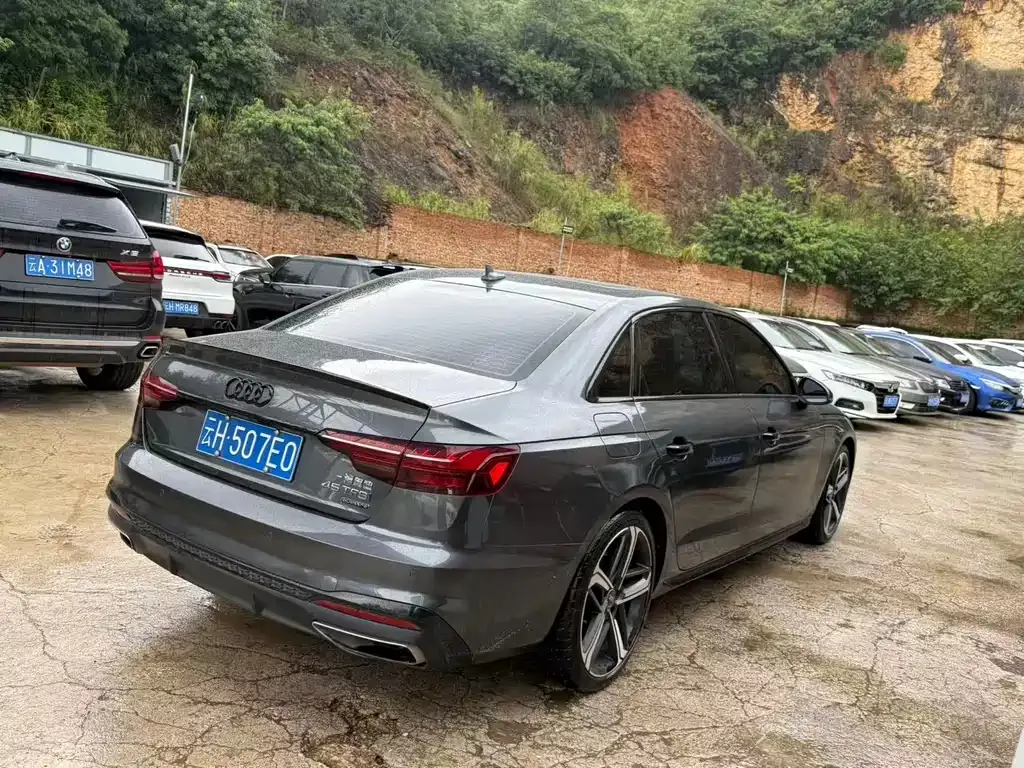Audi A4L 2022 из CN, фото 9