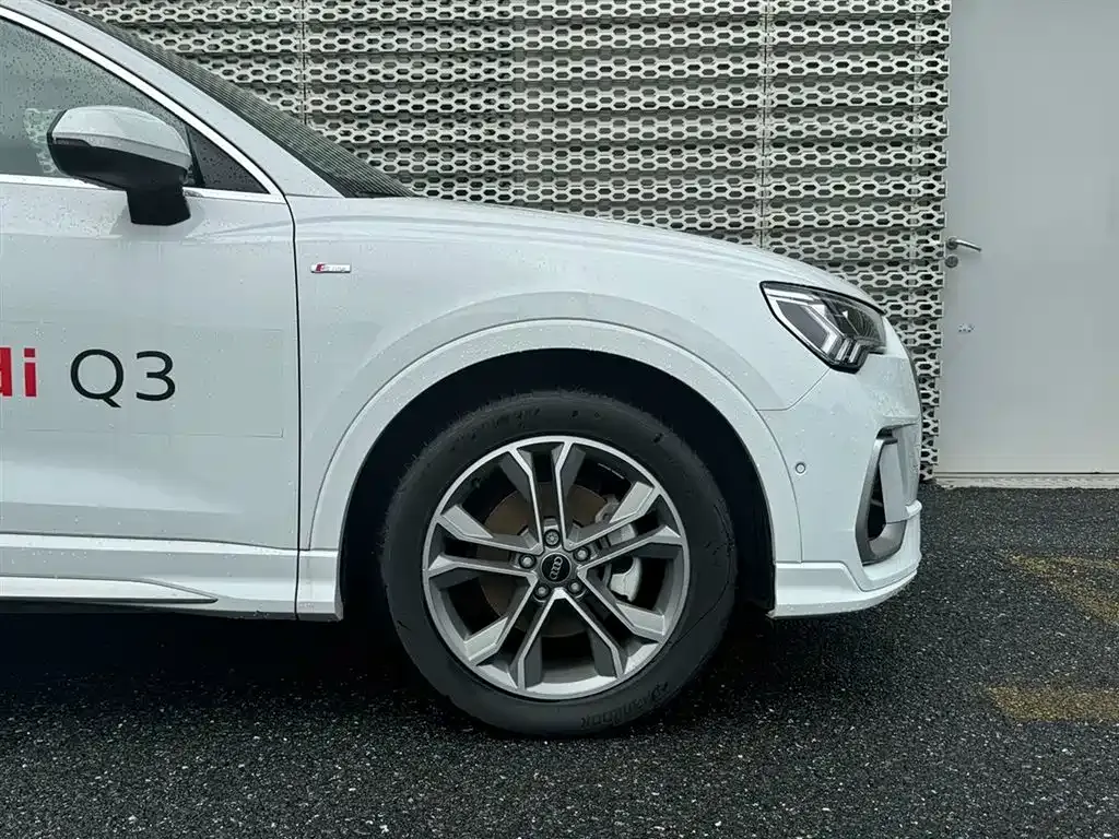Audi Q3 2024 из CN, фото 5