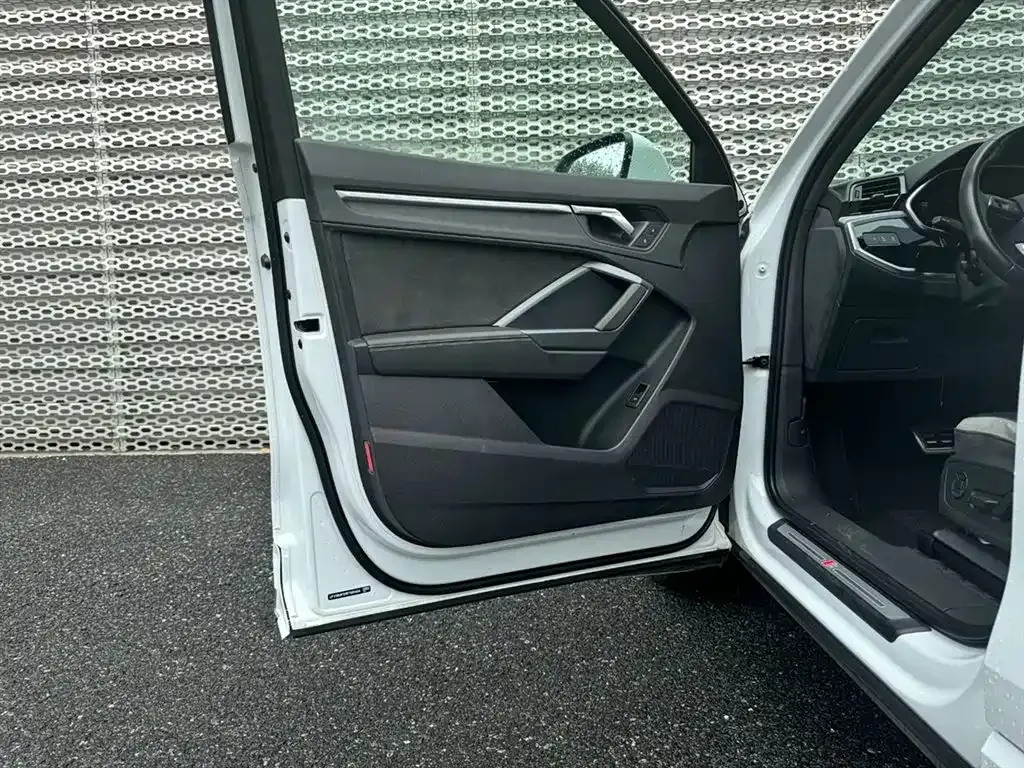 Audi Q3 2024 из CN, фото 9