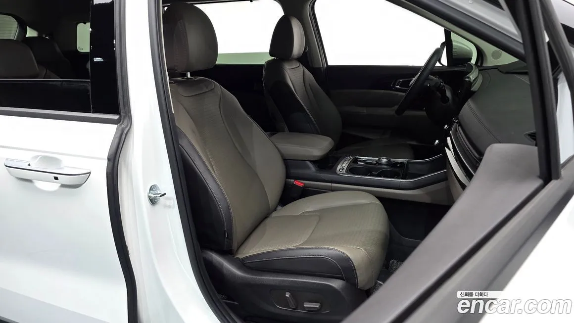 Kia Carnival — фото 10