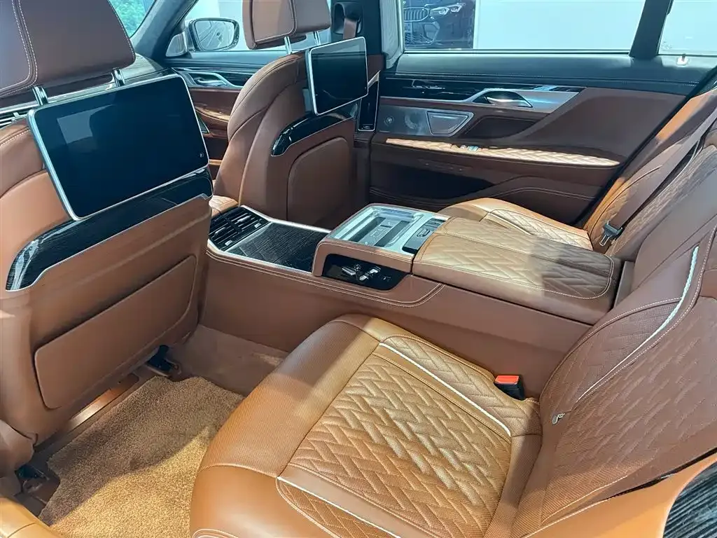 BMW 7 Series 2021 из CN, фото 10