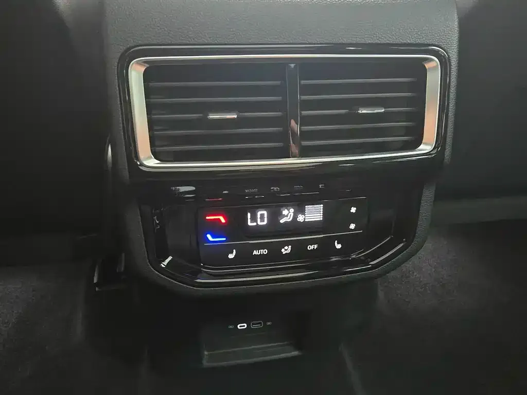 Volkswagen Teramont 2024 из CN, фото 9