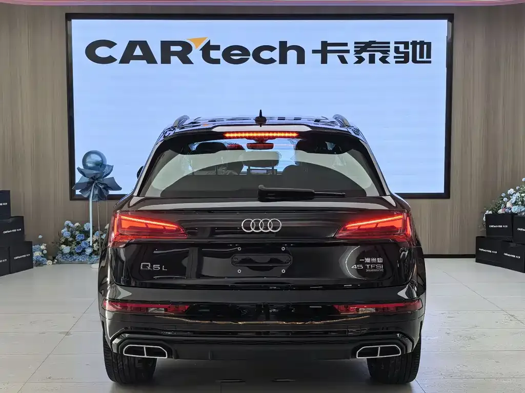 Audi Q5L — фото 4