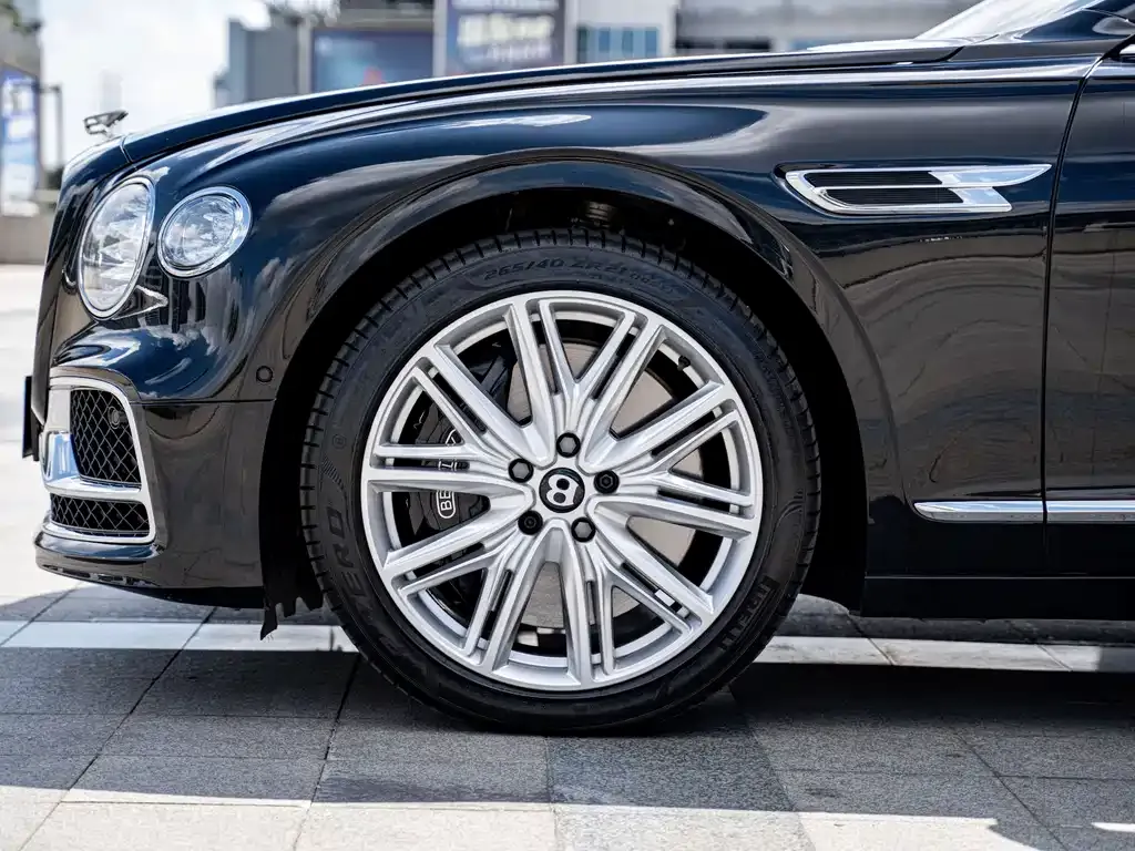 Bentley Flying Spur 2023 из CN, фото 8