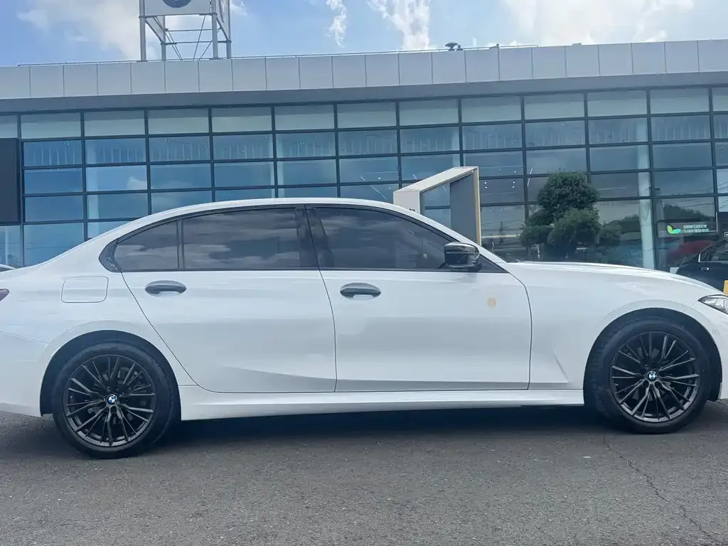 BMW 3 Series 2023 из CN, фото 7