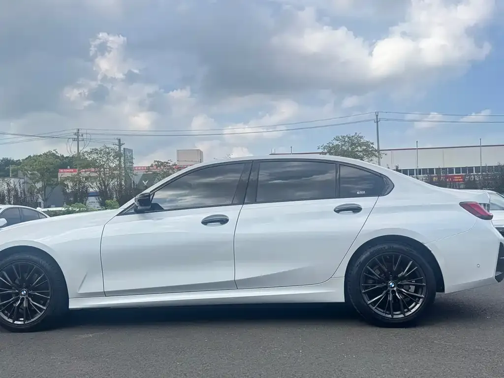 BMW 3 Series 2023 из CN, фото 9
