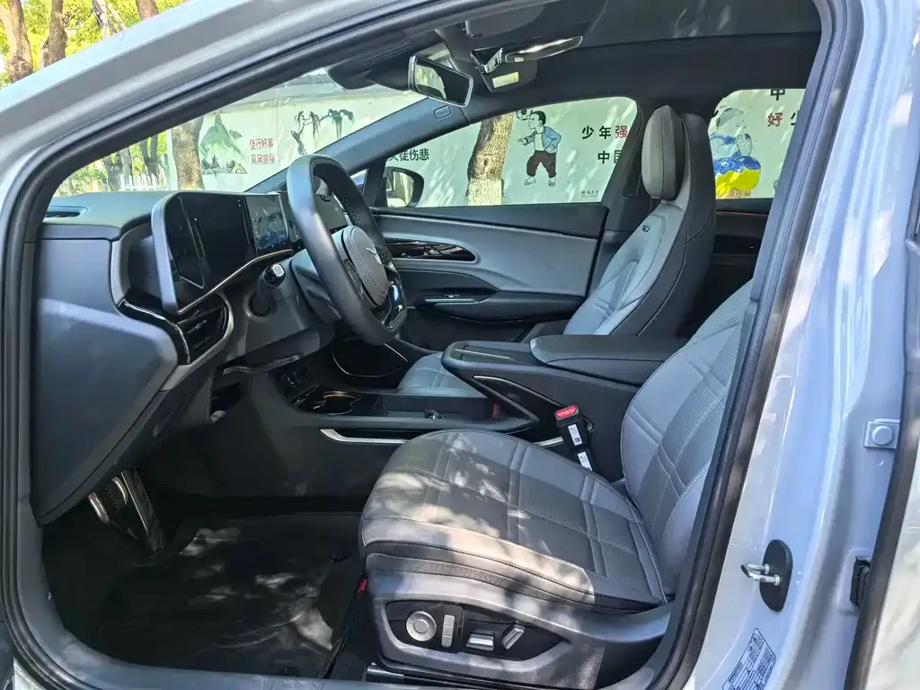 Hongqi EH7 2024 из CN, фото 5
