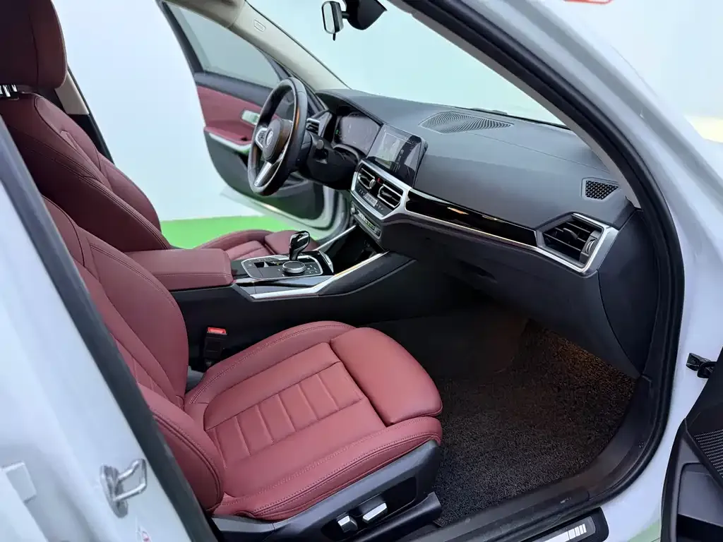 BMW 3 Series 2021 из CN, фото 9