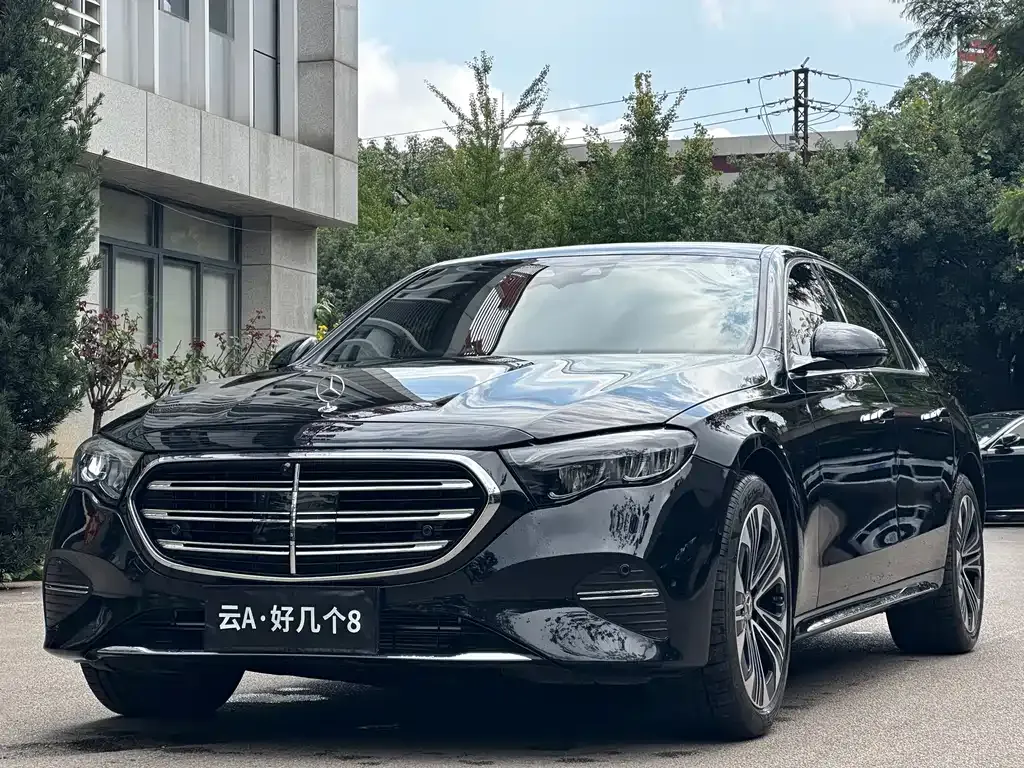 Mercedes-Benz E-Class — фото 1
