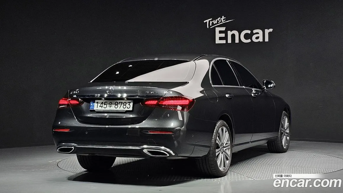 Mercedes-Benz E-Class — фото 2