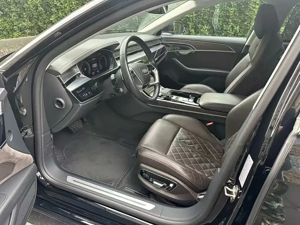 Audi A8 2021 из CN, фото 4