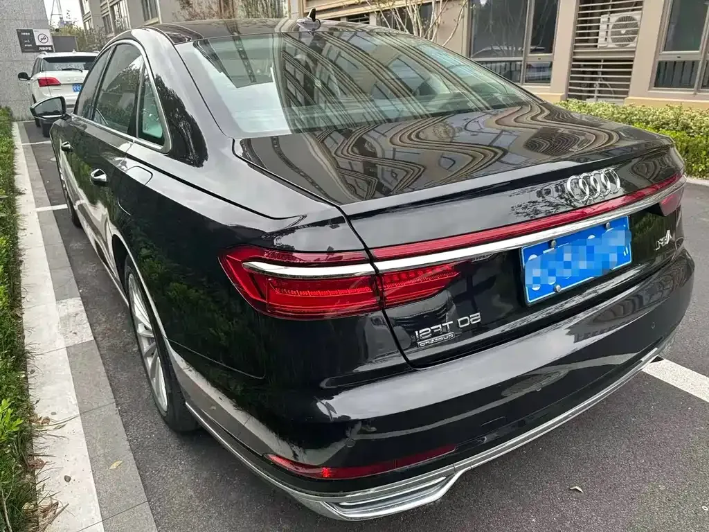 Audi A8 2021 из CN, фото 7