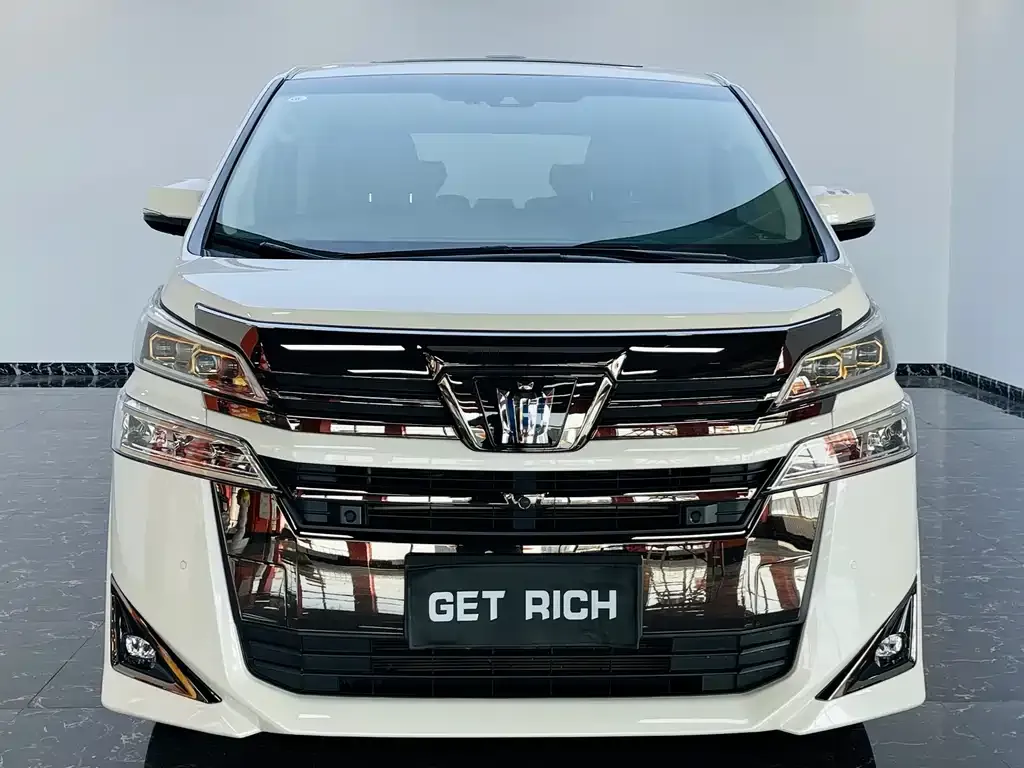 Toyota Vellfire — фото 1