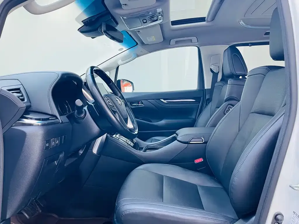 Toyota Vellfire — фото 4