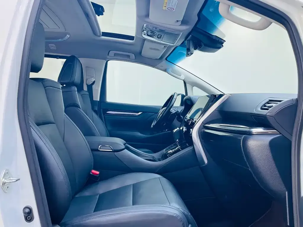 Toyota Vellfire — фото 6