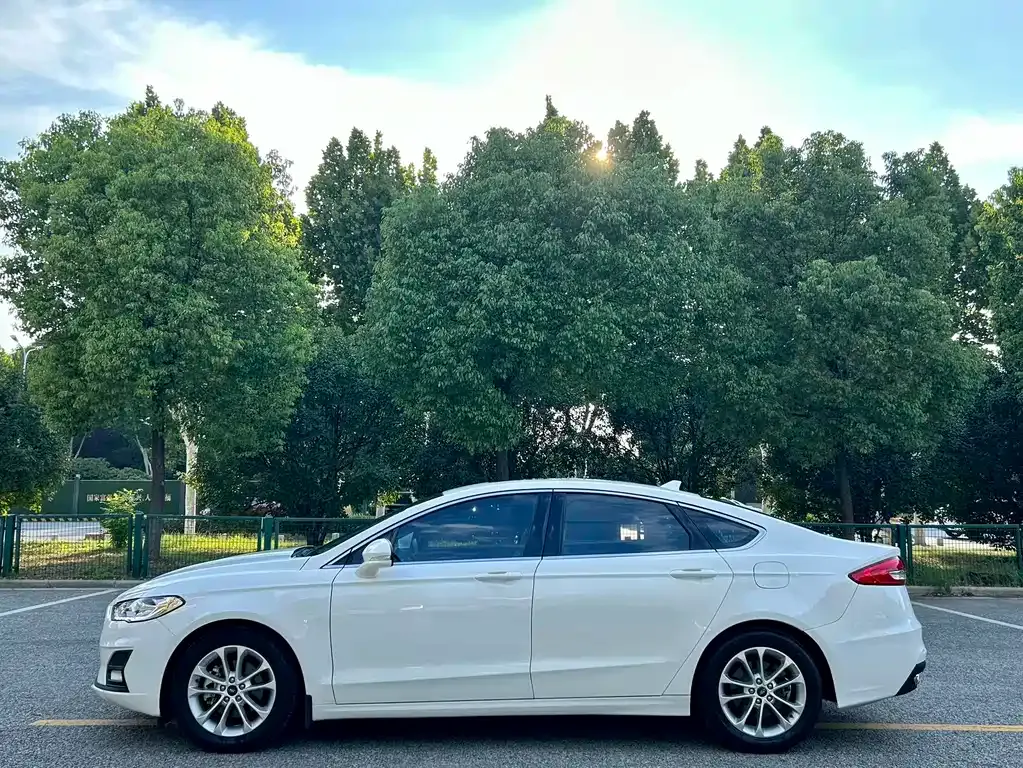 Ford Mondeo 2022 из CN, фото 5