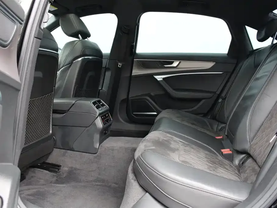 Audi A6L 2022 из CN, фото 6