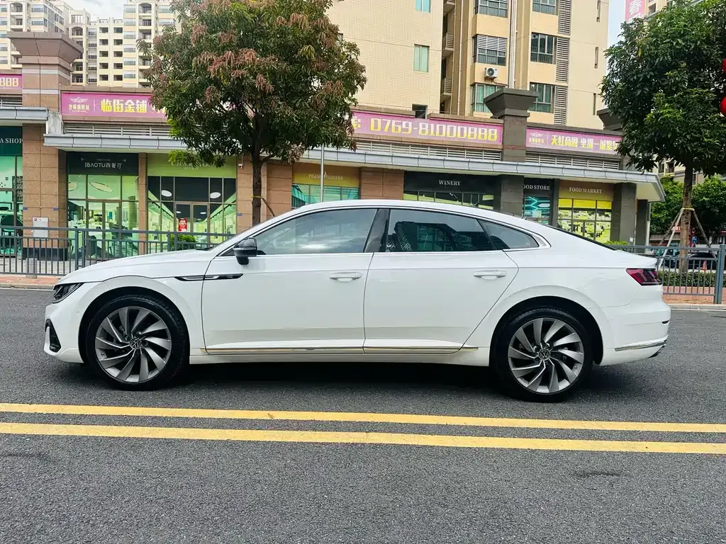 Volkswagen CC 2023 из CN, фото 10