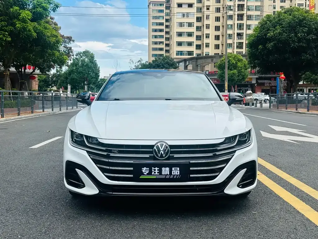 Volkswagen CC 2023 из CN, фото 2