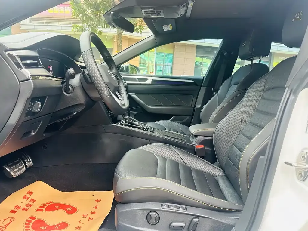 Volkswagen CC 2023 из CN, фото 4