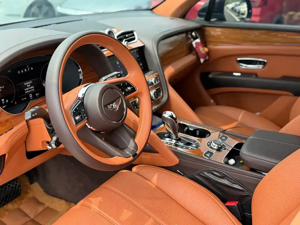 Bentley Bentayga 2024 из CN, фото 3