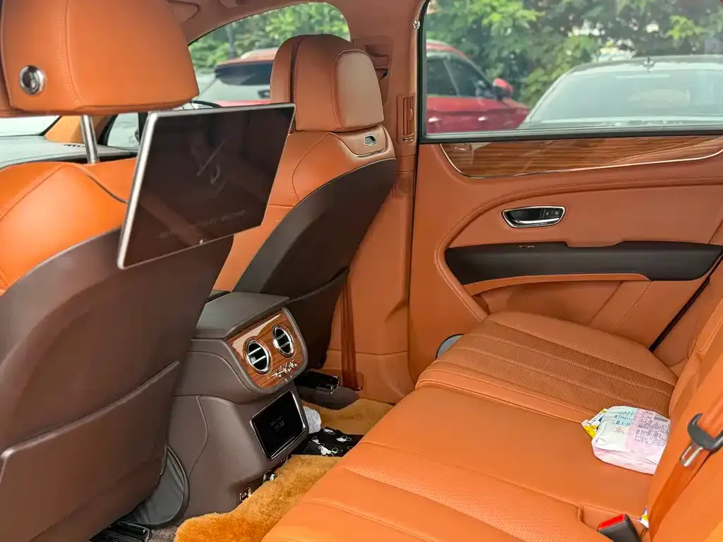 Bentley Bentayga 2024 из CN, фото 4