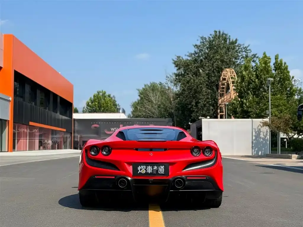 Ferrari F8 — фото 4