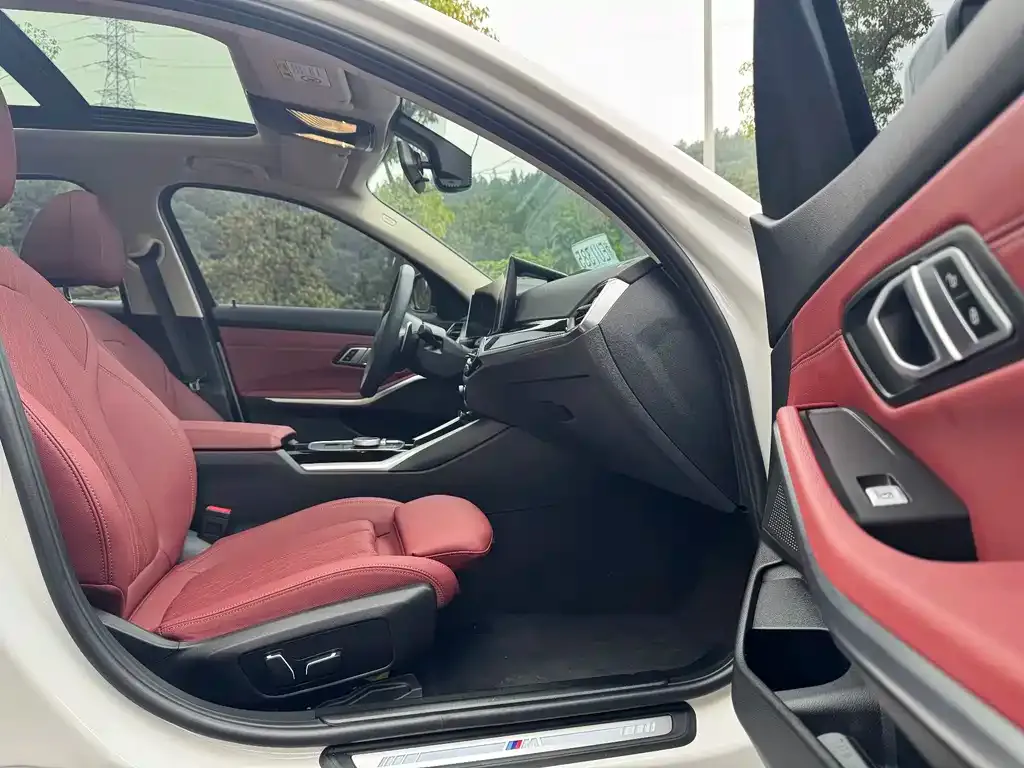 BMW 3 Series 2024 из CN, фото 8