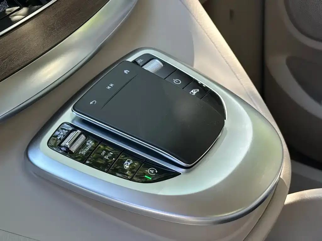 Mercedes-Benz V-Class 2023 из CN, фото 5
