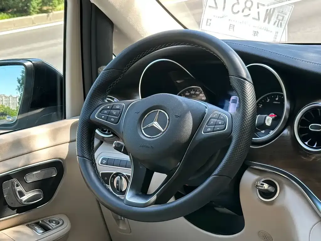 Mercedes-Benz V-Class 2023 из CN, фото 8