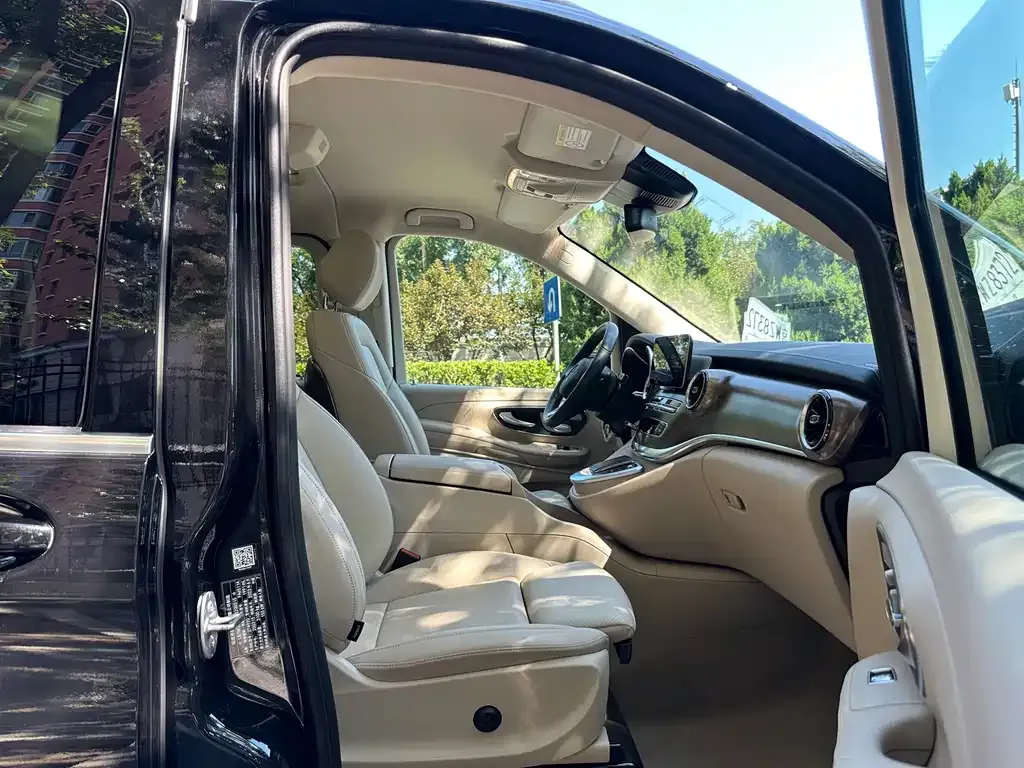 Mercedes-Benz V-Class 2023 из CN, фото 9