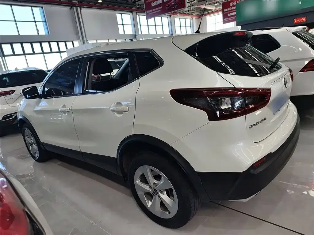 Nissan Qashqai — фото 10