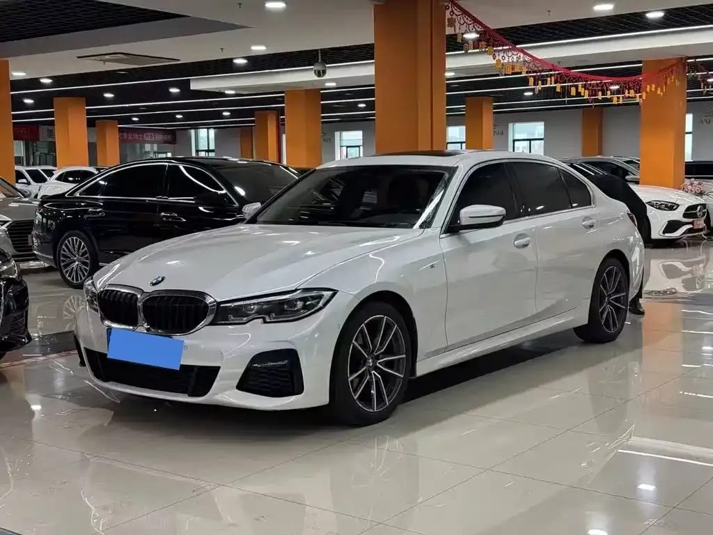 BMW 3 Series 2021 из CN, фото 1
