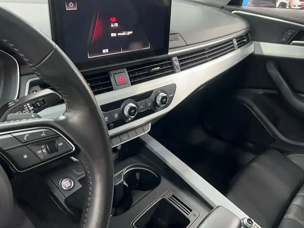 Audi A4L 2021 из CN, фото 2