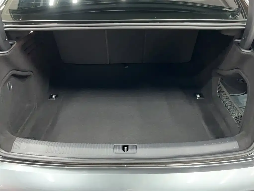 Audi A4L 2021 из CN, фото 9