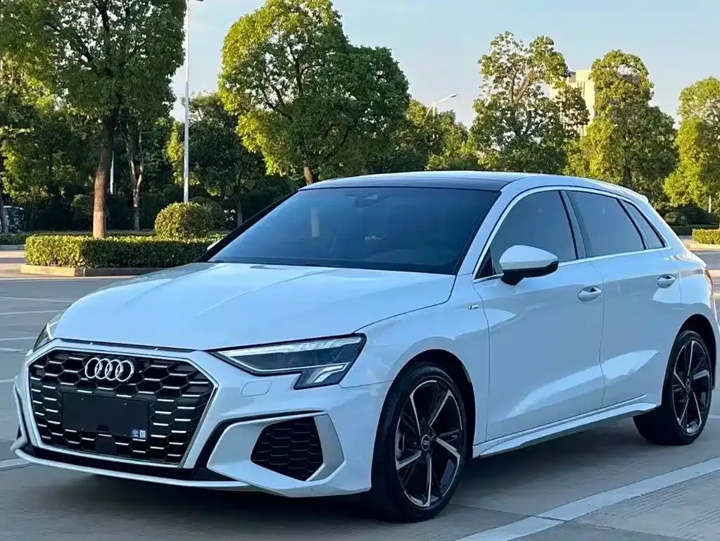 Audi A3 2023 из CN, фото 1