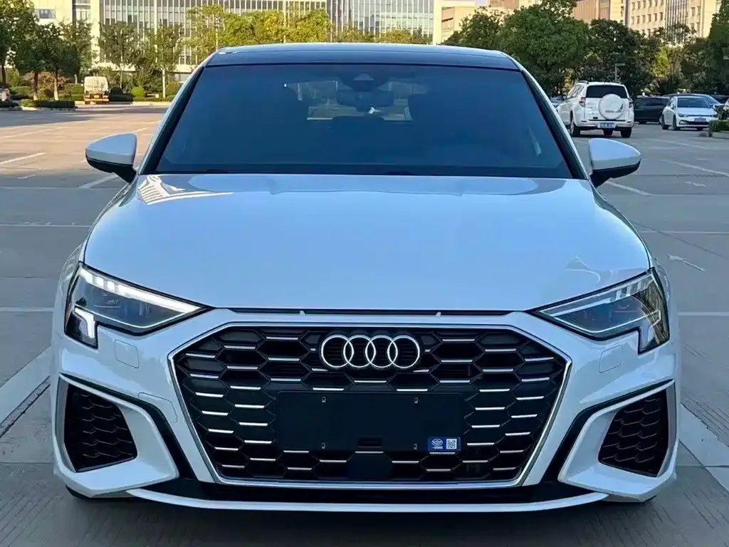 Audi A3 2023 из CN, фото 2