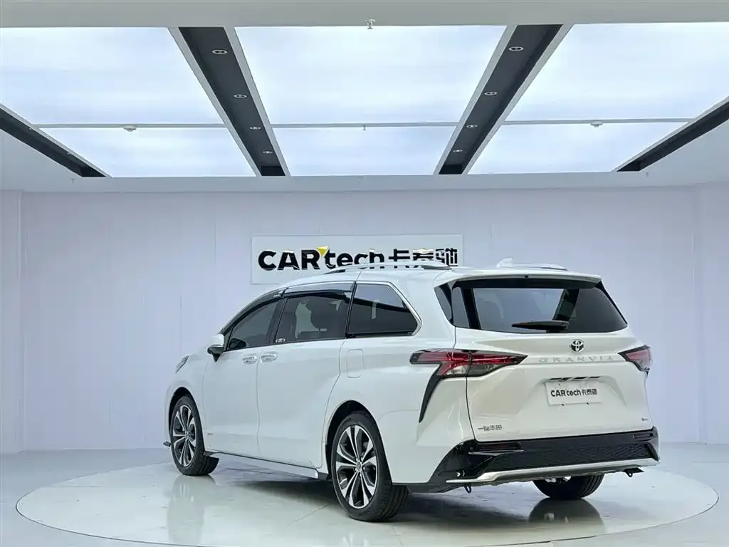 Toyota Granvia 2025 из CN, фото 3