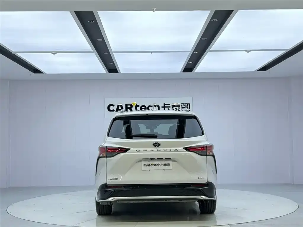 Toyota Granvia 2025 из CN, фото 4