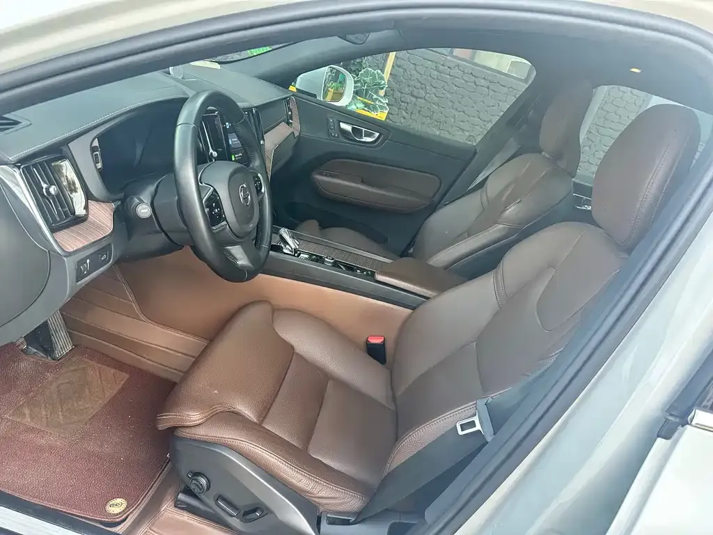 Volvo XC60 2021 из CN, фото 7