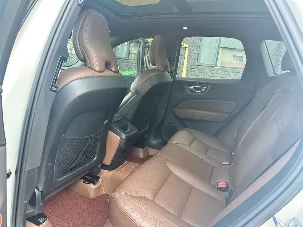 Volvo XC60 2021 из CN, фото 8