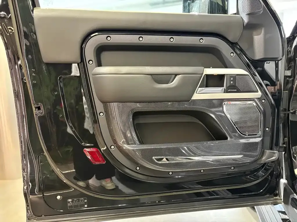 Land Rover Defender 2023 из CN, фото 8