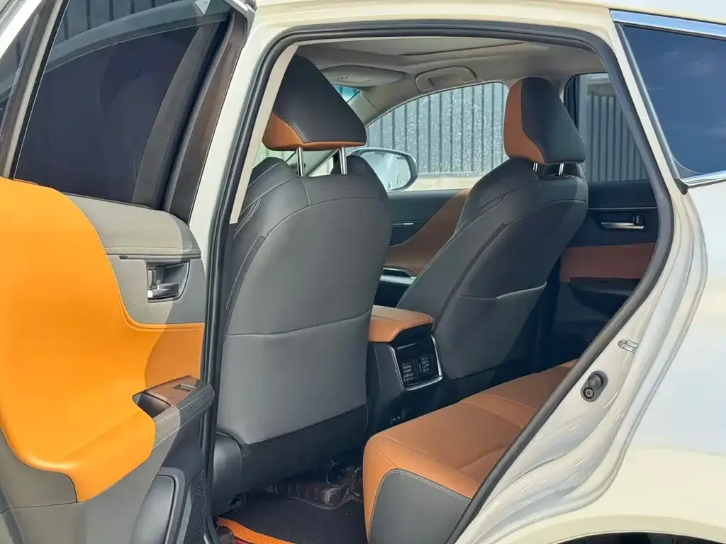 Toyota Venza 2023 из CN, фото 5