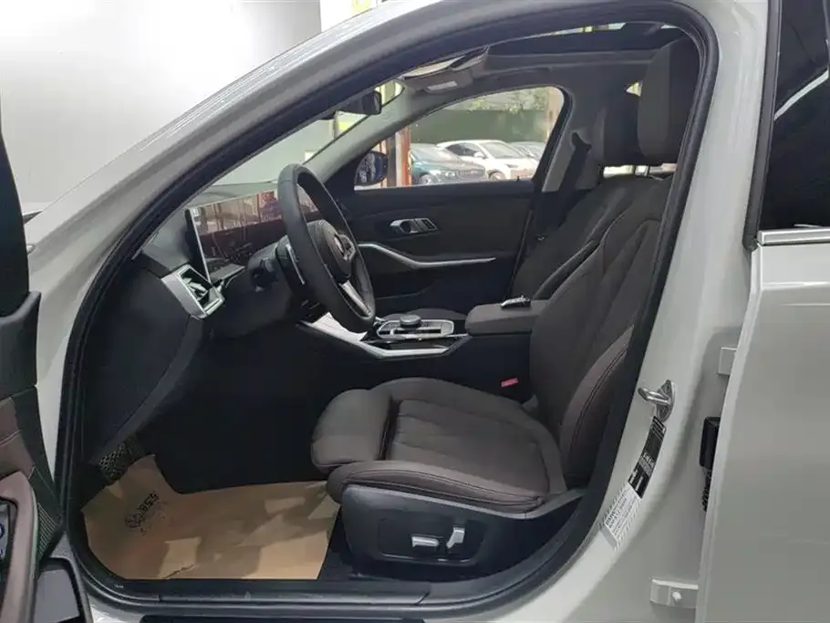 BMW 3 Series 2023 из CN, фото 9
