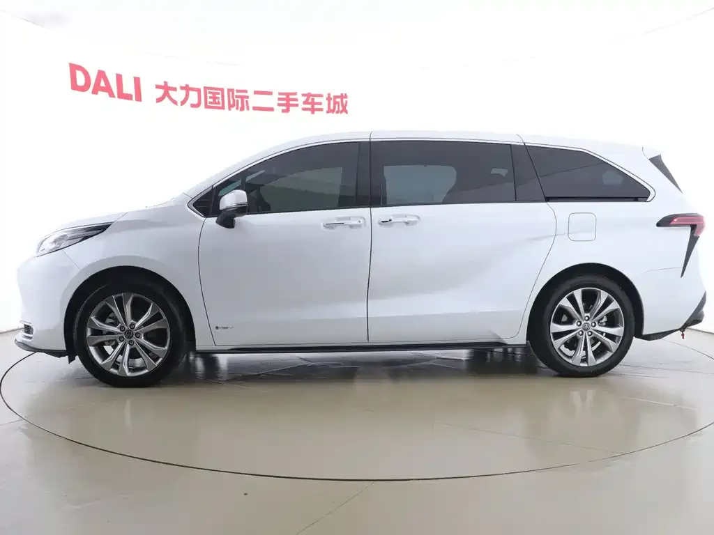 Toyota Sienna 2025 из CN, фото 2