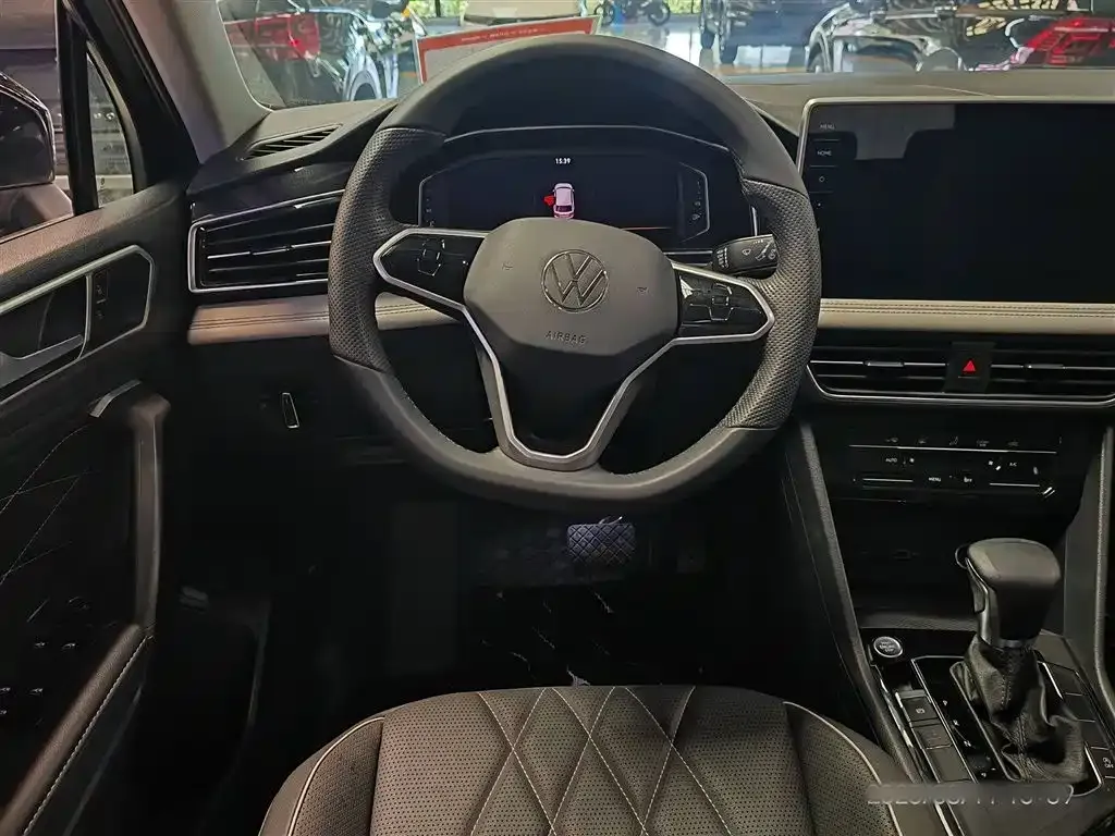 Volkswagen Tiguan L 2022 из CN, фото 4