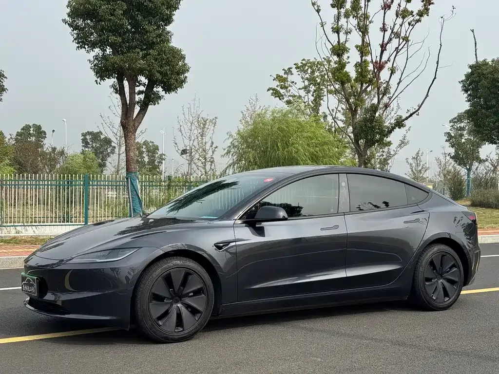 Tesla Model 3 — фото 1